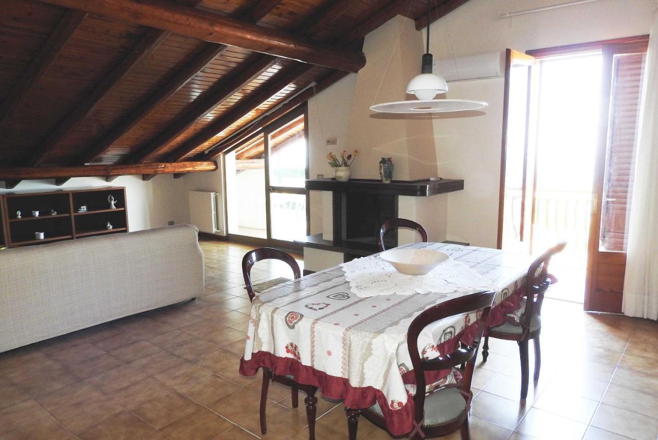 Mansarda Sul Mare Dei Ciclopi Apartment Aci Trezza Luaran gambar
