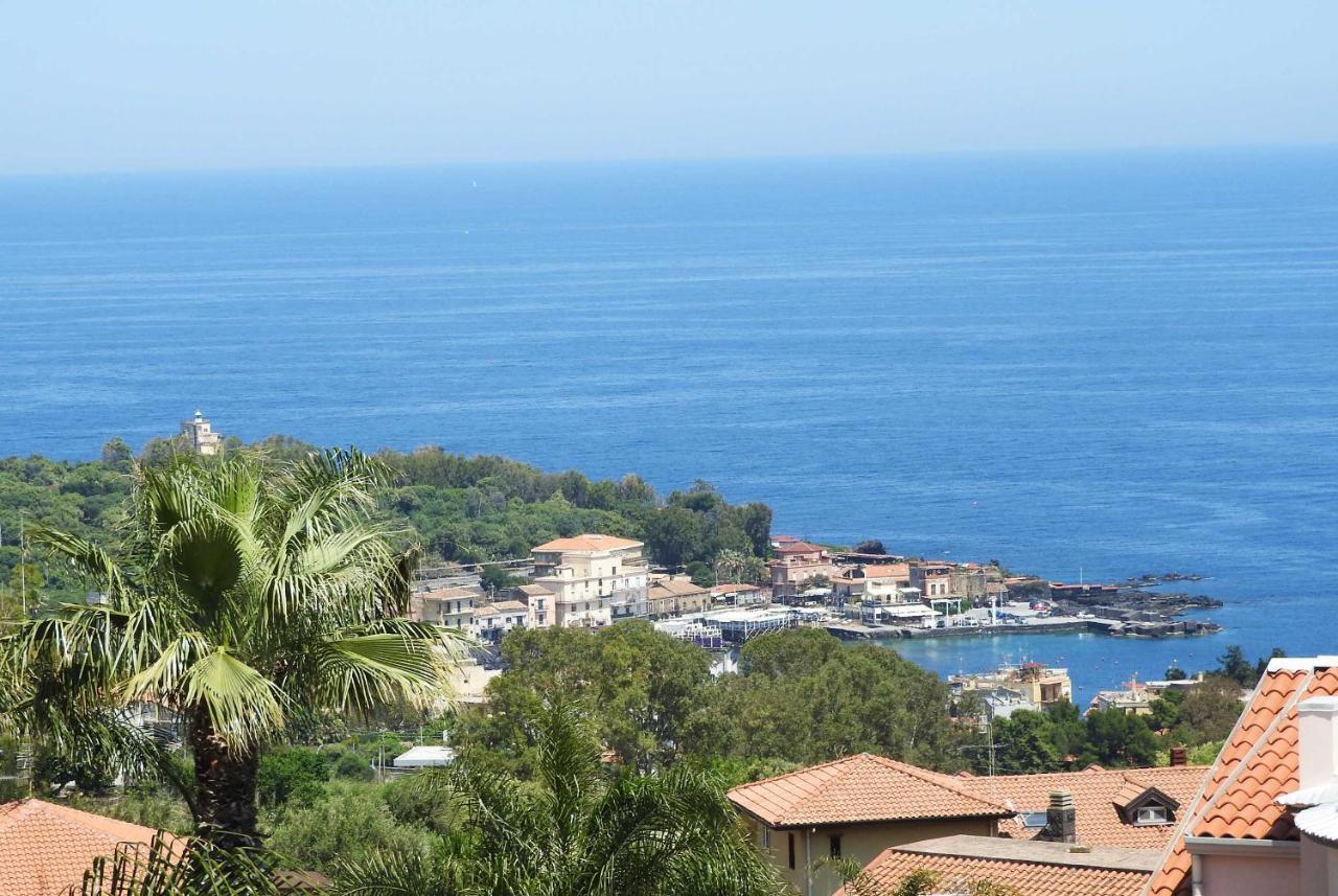 Mansarda Sul Mare Dei Ciclopi Apartment Aci Trezza Luaran gambar