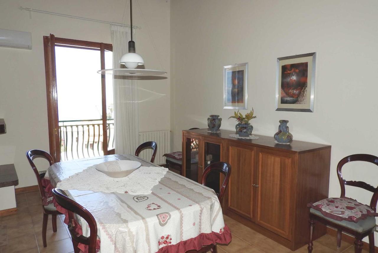 Mansarda Sul Mare Dei Ciclopi Apartment Aci Trezza Luaran gambar
