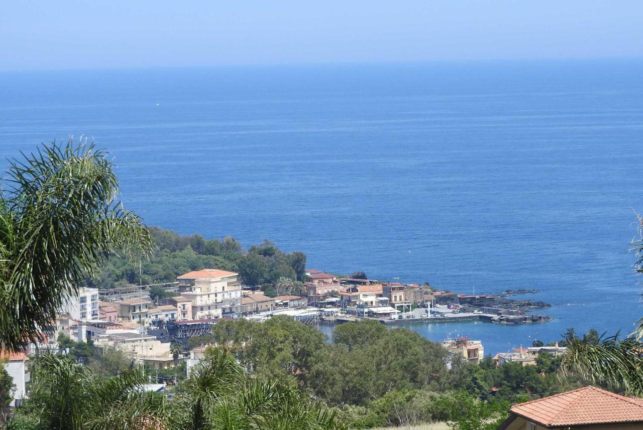 Mansarda Sul Mare Dei Ciclopi Apartment Aci Trezza Luaran gambar