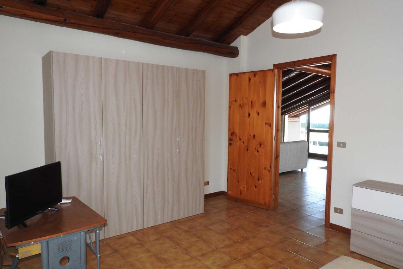 Mansarda Sul Mare Dei Ciclopi Apartment Aci Trezza Luaran gambar