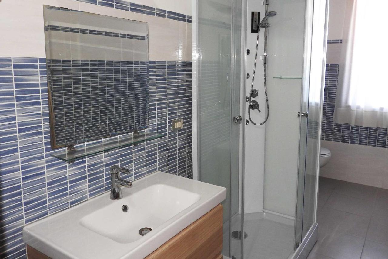 Mansarda Sul Mare Dei Ciclopi Apartment Aci Trezza Luaran gambar