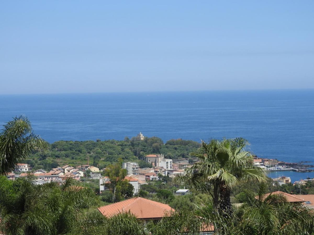 Mansarda Sul Mare Dei Ciclopi Apartment Aci Trezza Luaran gambar